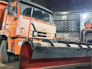 Отвал комбинированный МОС-2600 на КДМ КамАЗ, МАЗ, Урал, Mercedes, Volvo